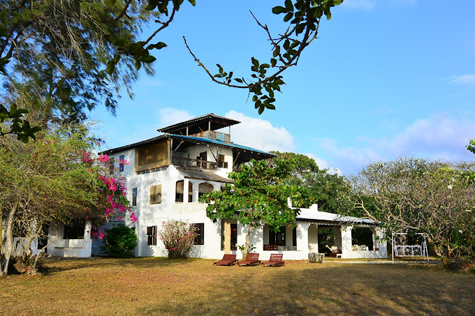 Takaungu House