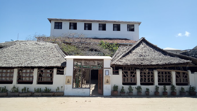 Mwana Arafa Restaurant Gardens