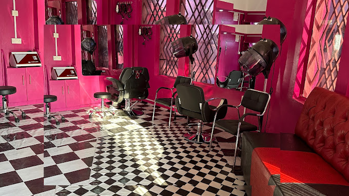 Exquisite of Cuts and Hairbeauty Parlour