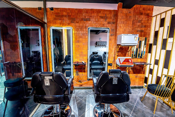 Strands & Locks - Salon Barber