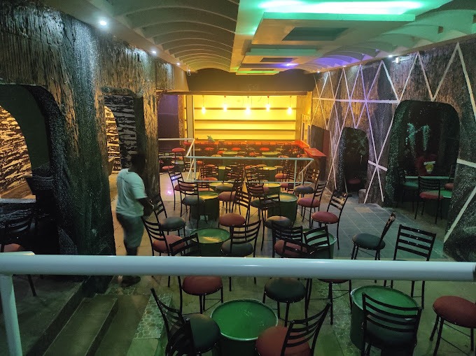 Tavern 08 lounge